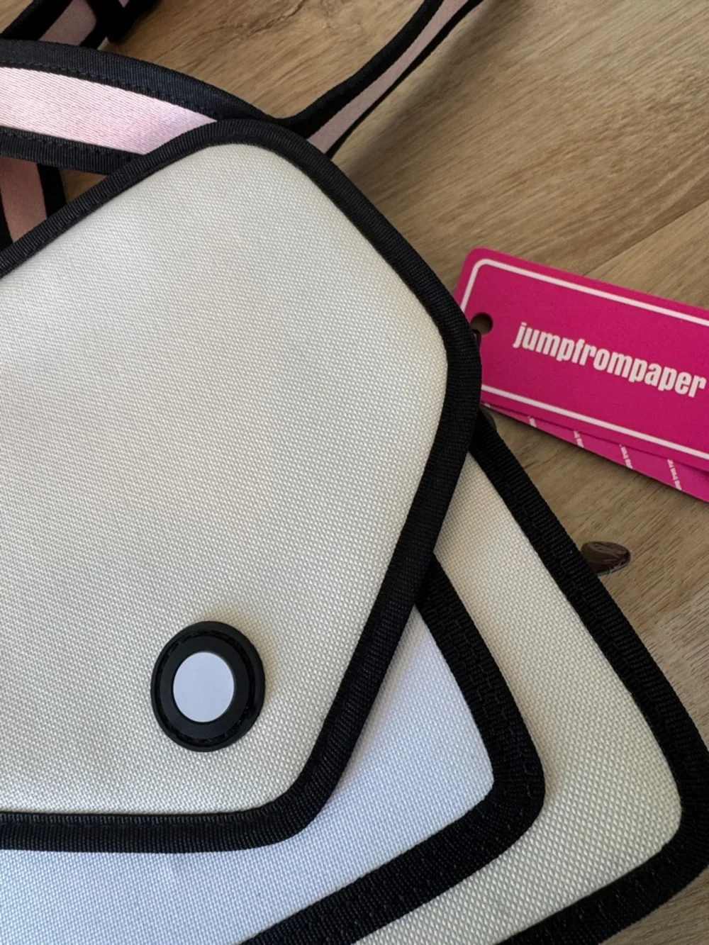 Jump From Paper Fun and Playful 2D Shoulder Bag NWT - Picture 3 of 10